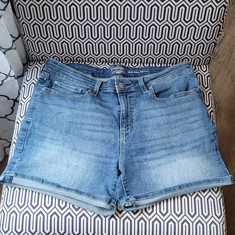 LEVI JEAN SHORTS!!!